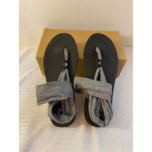 Skechers yoga mat sandals‎ gray straps yellow discoloration size 10